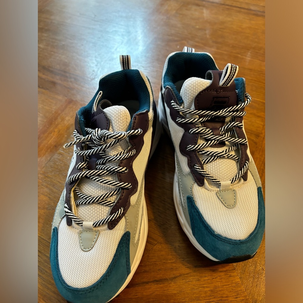 Fila Ray Tracer - Women’s Size 7